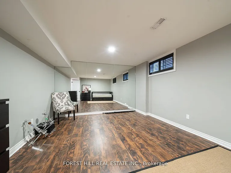 6 Aberdeen Ave — Photo 31