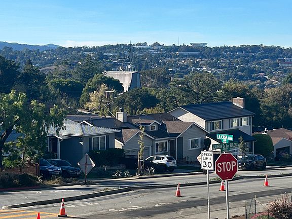 2nd image of 423 La Casa Ave