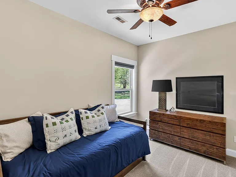 1625 River Bluffs Dr — Photo 18