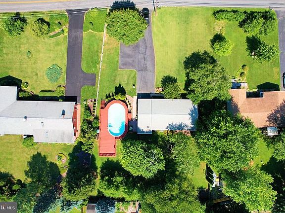 4th image of 912 Lapidum Rd