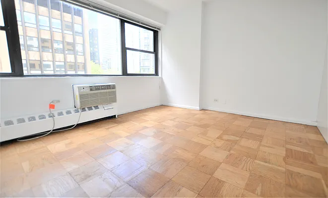 Rented by Manhattan Realty Group | media 20