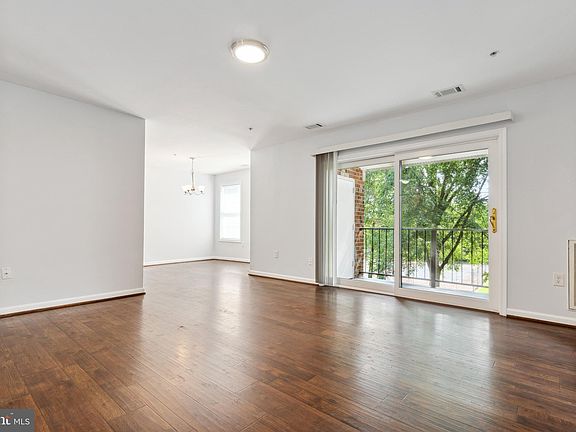3rd image of 880 Quince Orchard Blvd APT 201