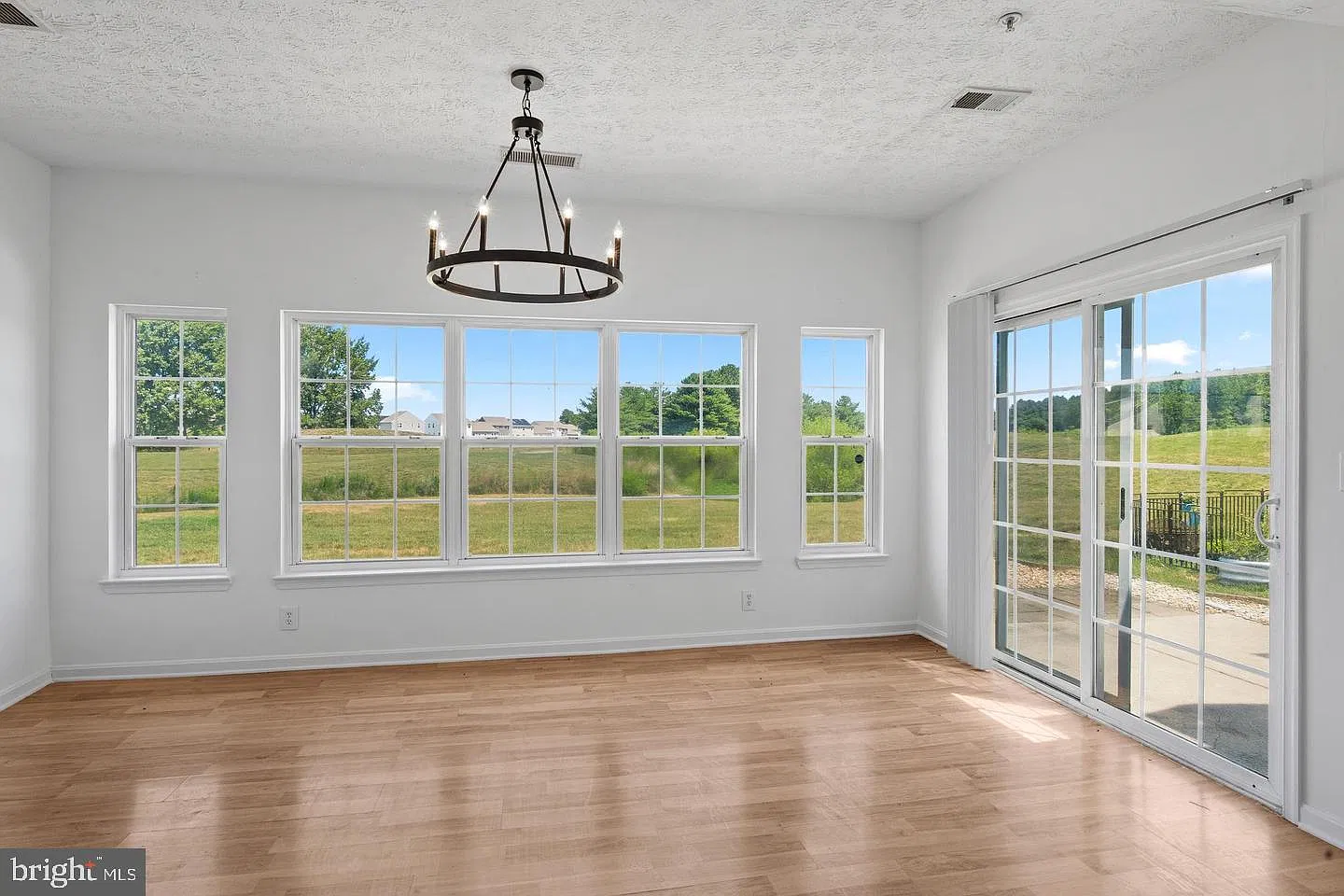 2 bed, 2.0 bath, 1628 sqft, $1,900 — Photo 2