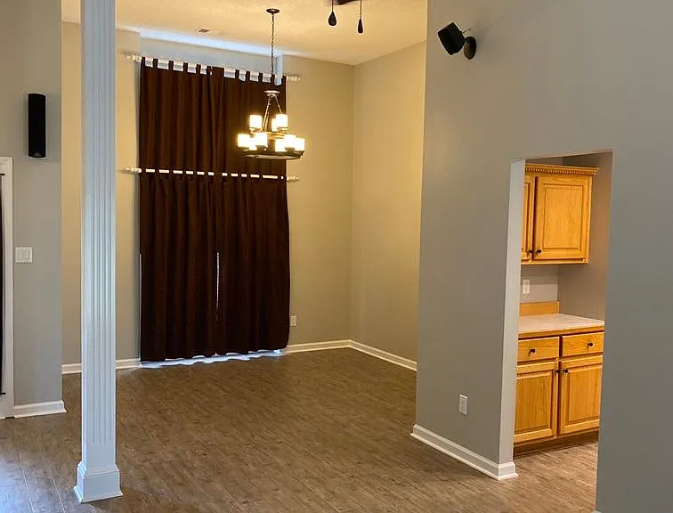 300 Greenview Ct — Photo 11