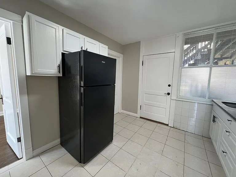 2650 N Springfield Ave — Photo 2