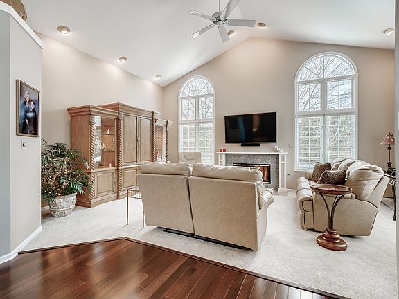 3rd image of 8619 Nancy Ln