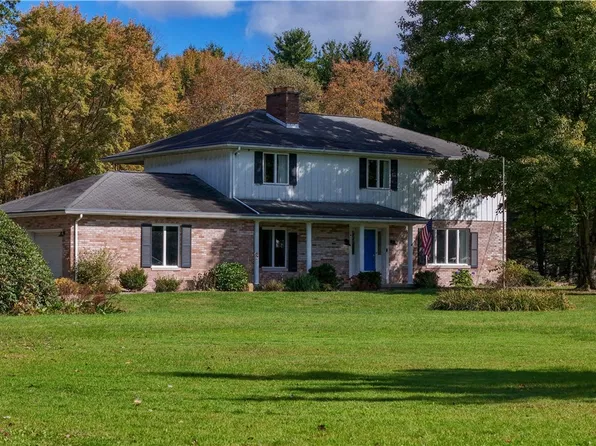 26 Country Club Rd, Grove City, PA 16127
