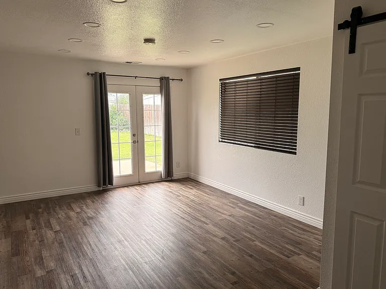 333 Elm Ave — Photo 5