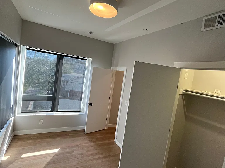 581 American Legion Hwy #101 — Photo 8