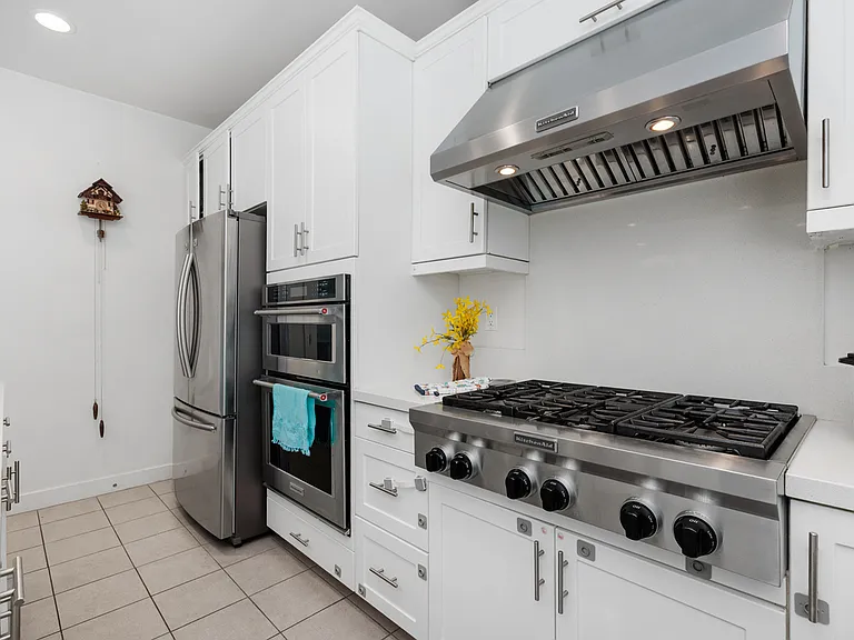 655 Manzanita Ln — Photo 9