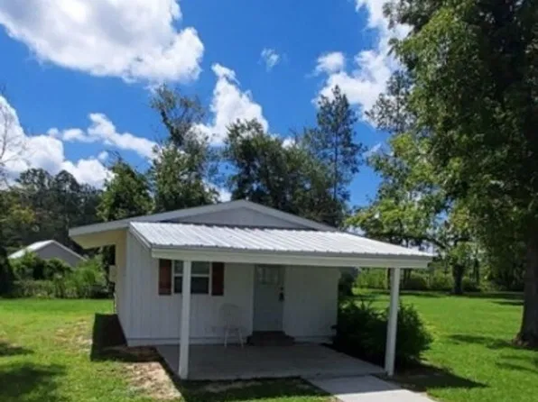 467 Pine St, Baxley, GA 31513