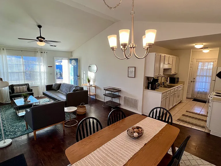 462 E Mimosa Ln — Photo 3