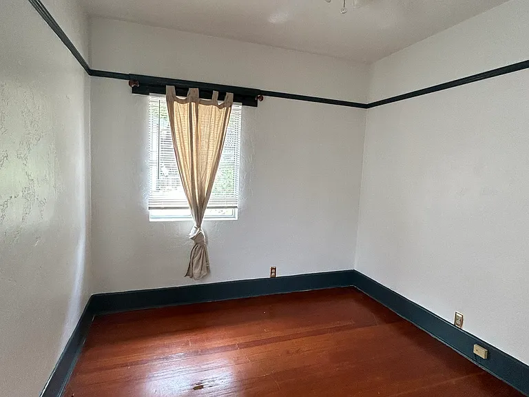 2220 Rosecrans St — Photo 22