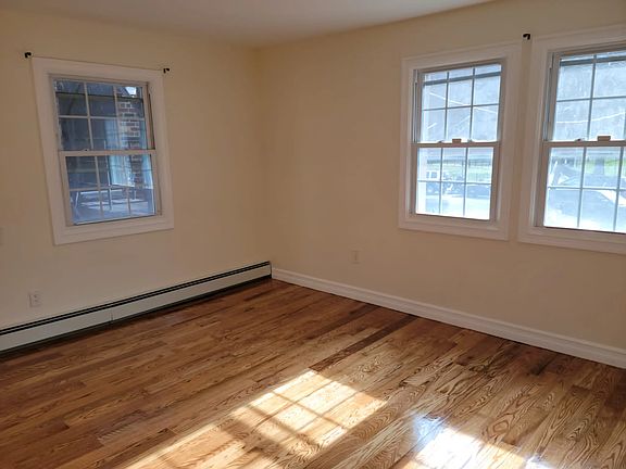 5th image of 430 Swinton Ave