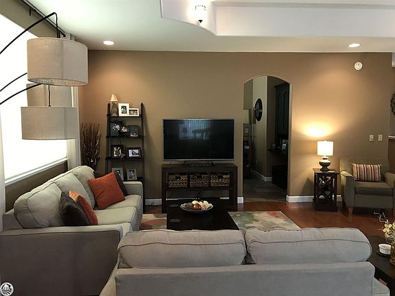 4th image of 424 Arbona Cir N