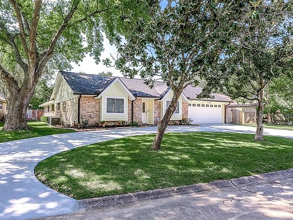 3rd image of 5102 Meadow Ln