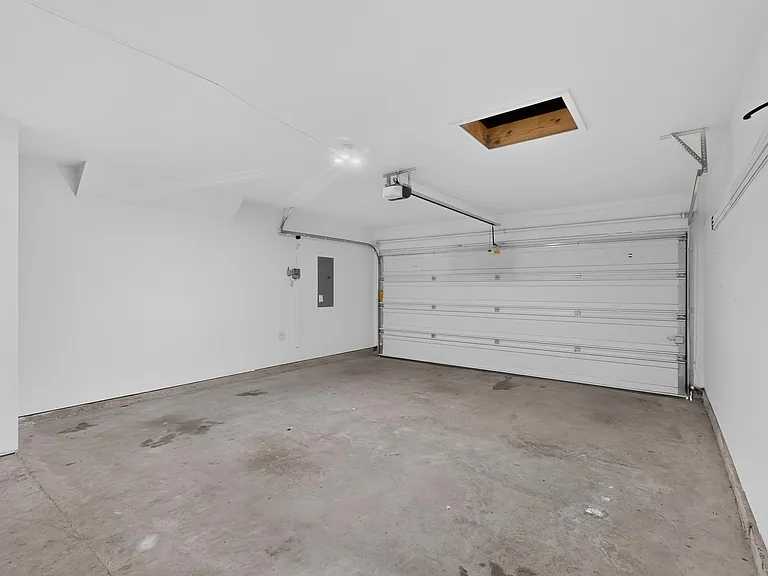 2123 Meadow View Dr — Photo 39