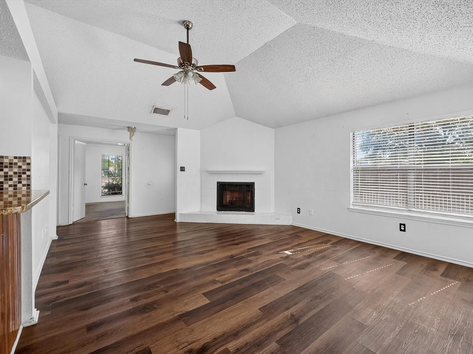 3 bed, 1425 sqft, $2,650 — Photo 4