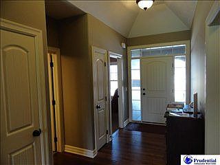 4th image of 18407 Mason St