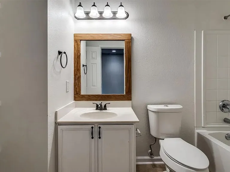 1217 Caroline Dr — Photo 12
