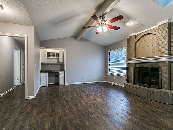 4th image of 205 N Rockypoint Dr