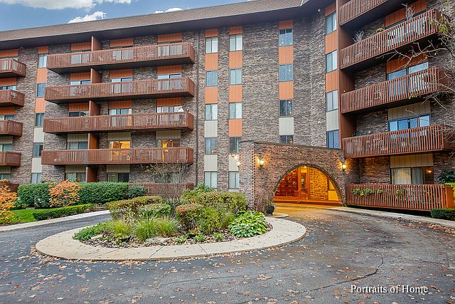 1st image of 120 Lakeview Dr APT 111