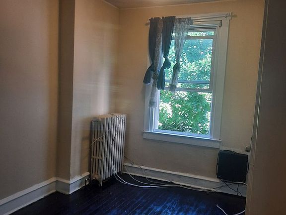 3rd image of 619 Lindley Ave