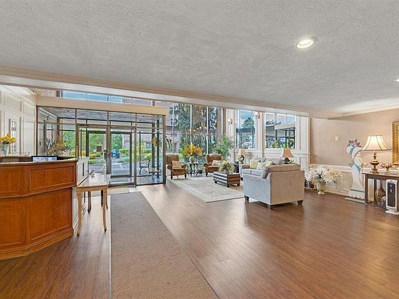 4th image of 265 Main St APT 209