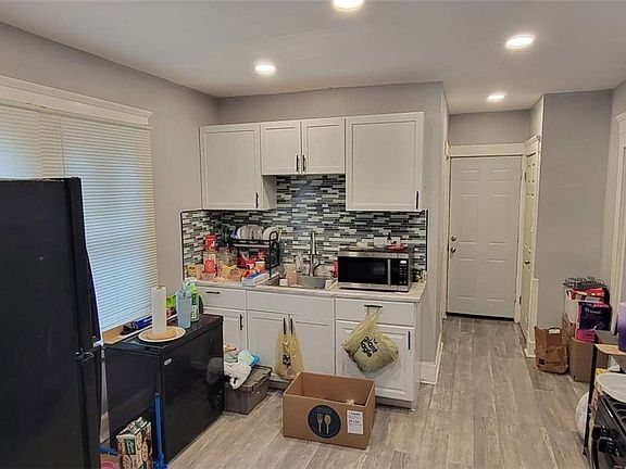 3rd image of 3568 W 67th St