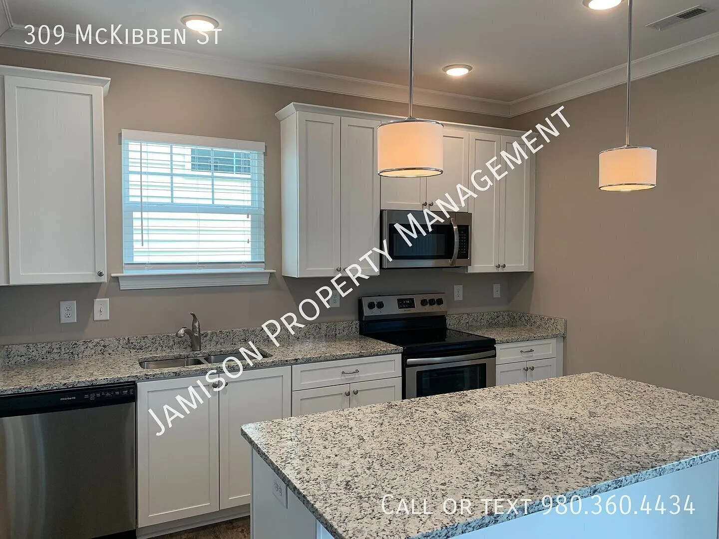 Beautiful home in the heart of Historic Waxhaw — Photo 3
