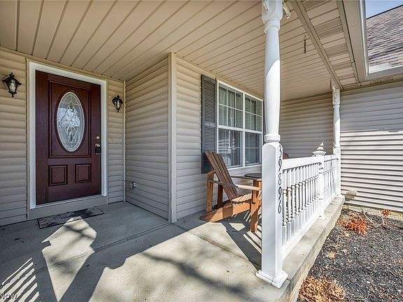 3rd image of 39896 Hope Ct
