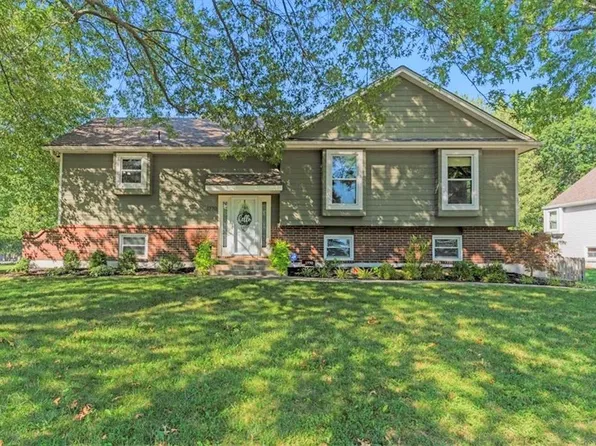 1770 SE Silkwood Ln, Lees Summit, MO 64063
