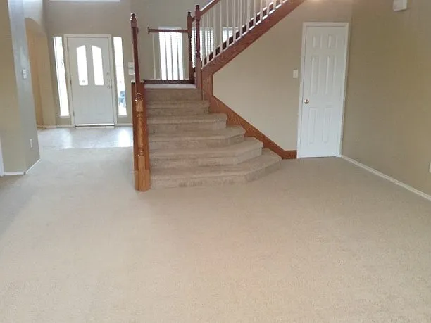 1360 Calvert Dr — Photo 6