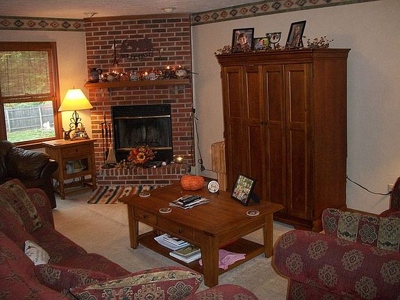 4th image of 765 Chaucer Ln