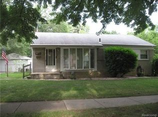 9922 Hillcrest St, Livonia, MI 48150