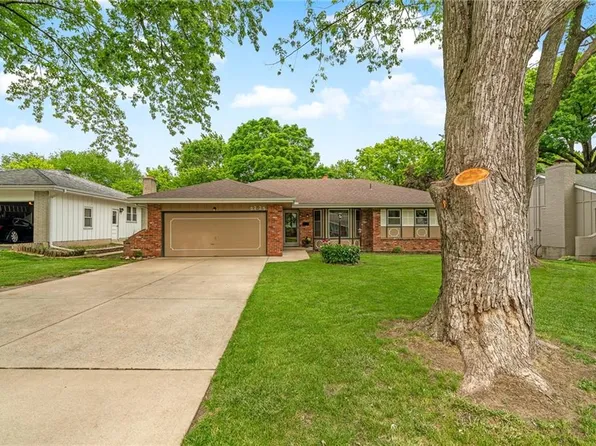 9225 Hayes Dr, Overland Park, KS 66212