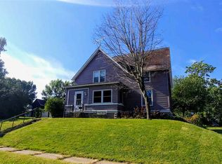 906 Waller St, Charles City, IA 50616