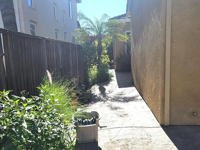 533 Stirling Ct — Photo 27