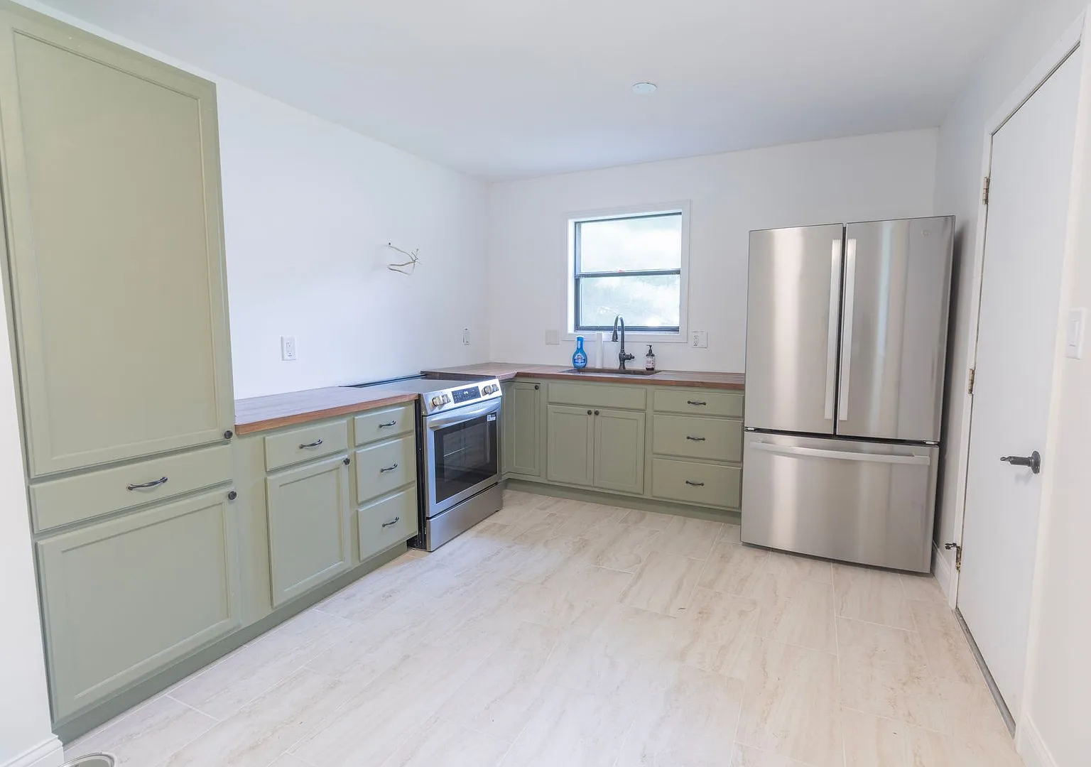 Beautifully Updated 3BR Home w/ Bonus Room, Fenced Yard & Garage — Photo 4