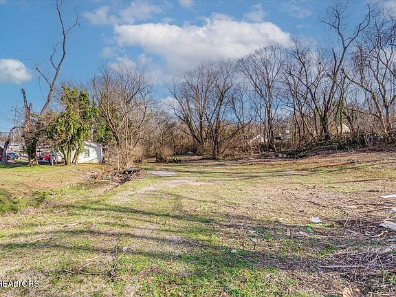 3rd image of 4004 Catalpa Ave