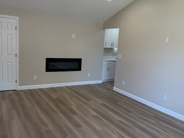 4145 E Orangeburg Ave — Photo 2