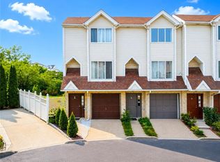 30 Tone Ln, Staten Island, NY 10305
