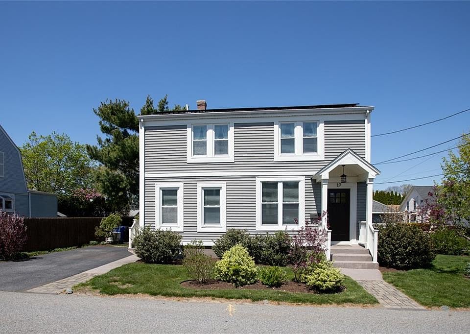 1st image of 17 Sherman St E