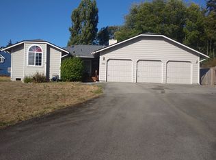 198 SW Roeder Dr, Oak Harbor, WA 98277