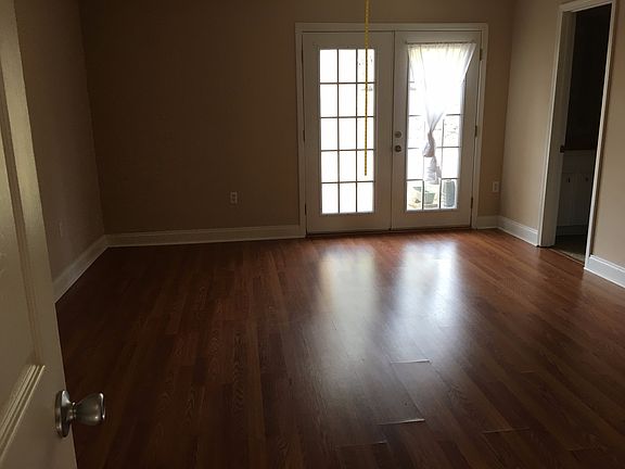 4th image of 130 Twin Oaks Dr