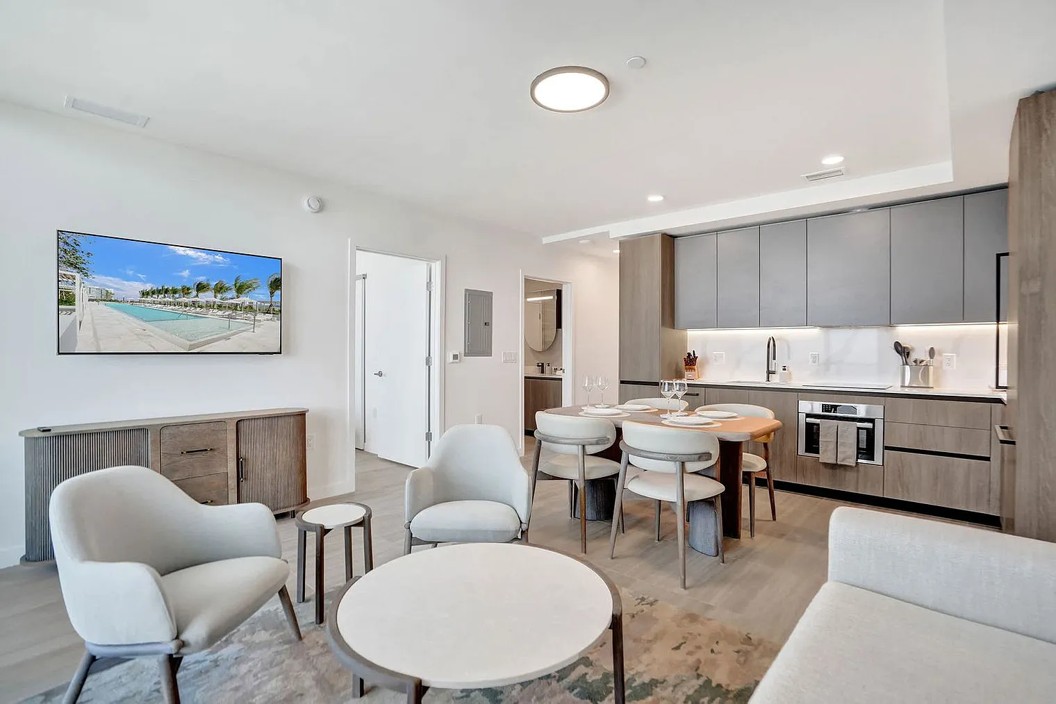 2 bed, 1.0 bath, $7,487 — Photo 2