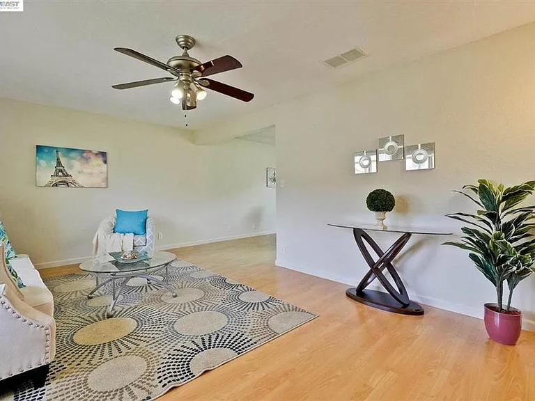4132 Jamaica Ter — Photo 6