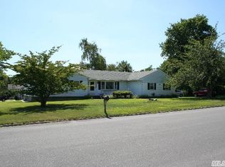 470 Sunset Dr, Mattituck, NY 11952