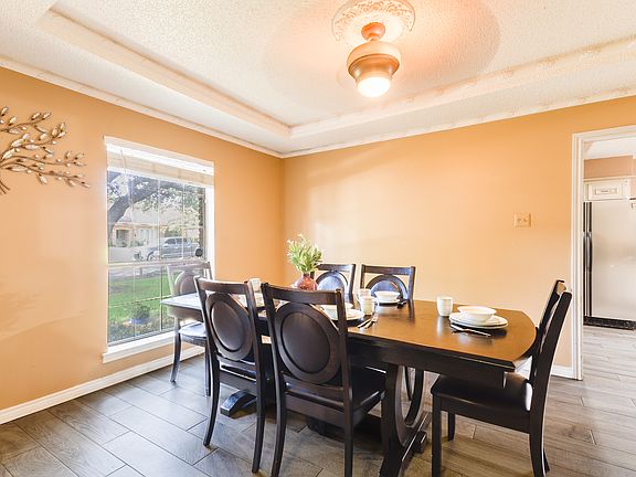 3rd image of 2403 Blue Cypress Dr