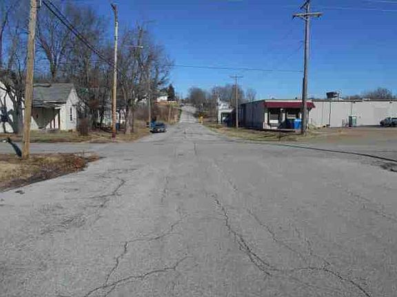 5th image of 912 N 2nd St